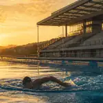 Piscines Lyon bassin extérieur nageur