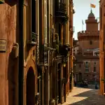 Vieille ville Perpignan, ruelle pavée avec vue sur le Castillet