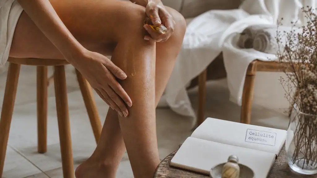 Cellulite aqueuse avant apres : application huile drainante sur peau