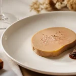Présentation assiette foie gras grand chef, tranches nettes et toast de brioche